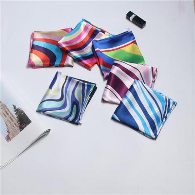 [60 Sciarpa quadrata] Sciarpa quadrata piccola in seta simulata Sciarpa di seta Sciarpa di benvenuto per hostess professionale versatile da donna