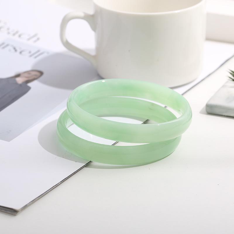 Elegant Chinese Style Jingle Bracelet: Ice-Transparent, Non-Fading Round Bangle Collection