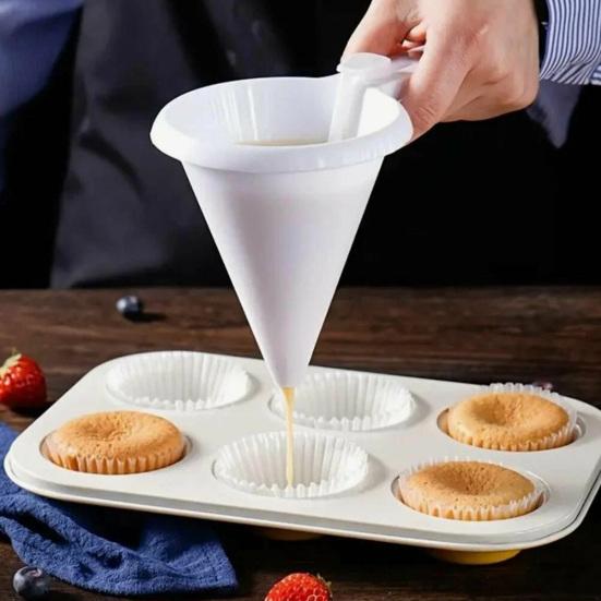 Batter Dispenser with Handle Leak-Proof Batter Pitcher for Icing Chocolate Pancake Mix BPA-Free Plastic Batter Bottle for Baking & Kitchen Use