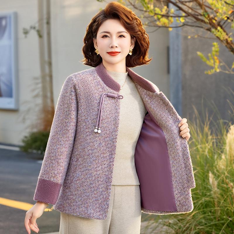 

2026 Spring Elegant Woolen Coat for Mothers - Stylish Middle-Aged Women s Fashion for Spring and Autumn 5XL for 145-155 lbs розовый/фиолетовый