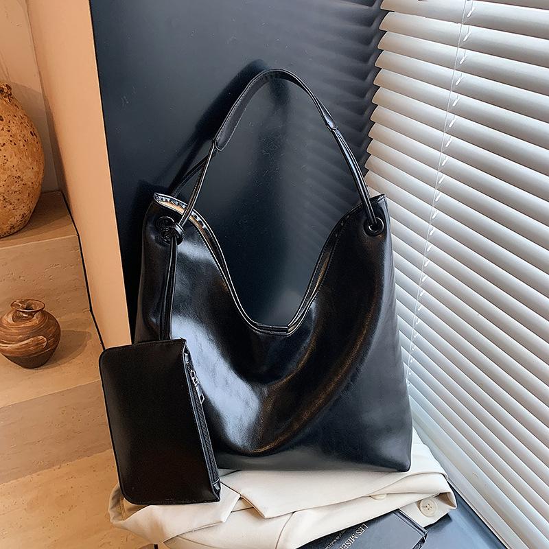 Simple and versatile bag women's large-capacity new summer casual shoulder underarm bag commuter tote bag