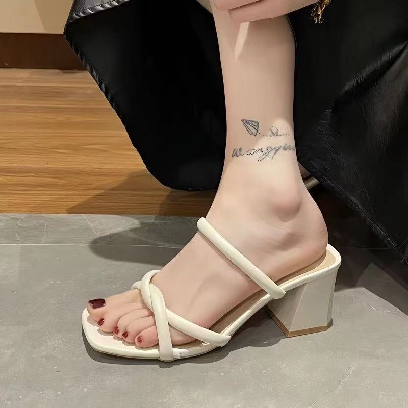 Casual Summer Bare Toed Square Head Mid-heel Shoes Pleated Chunky Sandals with A Line Single Shoe Women Party Sandals
