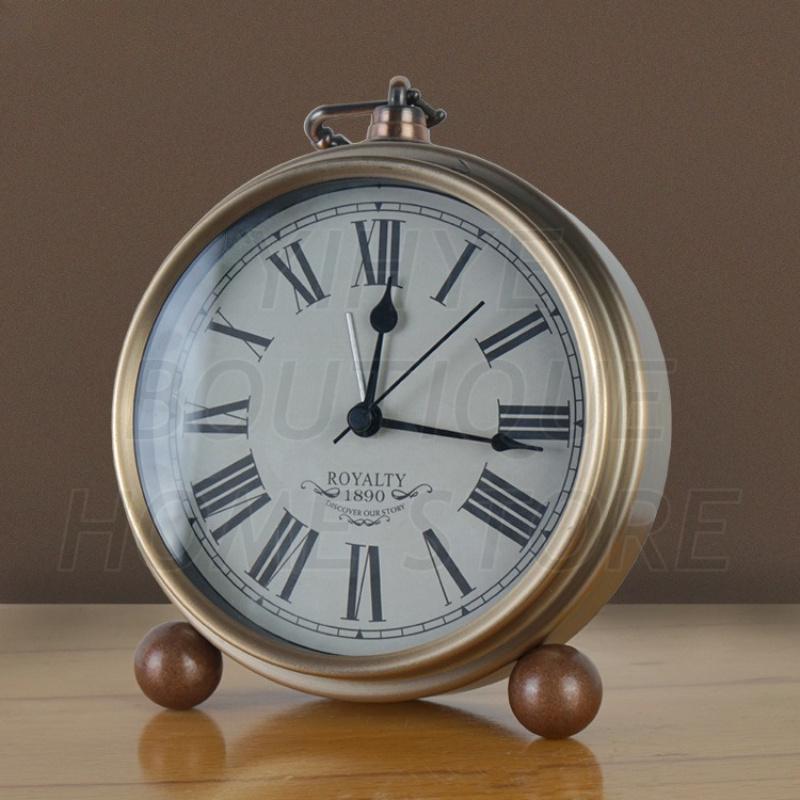 American Creative Iron Table Clock, Retro European Luminous Silent Electronic Desk Clock, Simple Household Student Decor Clock