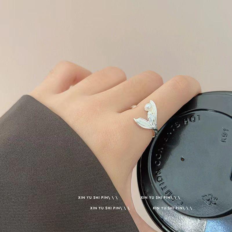 "Xiaoyuer" Qi Yu Surrounding Silver-White Fishtail Ring Light Luxury Temperament Pearl Love And Deep Space Fashion Ring