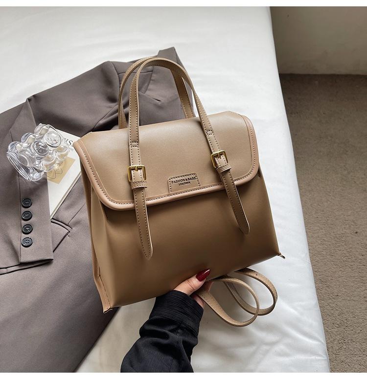 

British style retro portable messenger bag women s bag 2025 new fashion niche versatile messenger bag commuter backpack хаки
