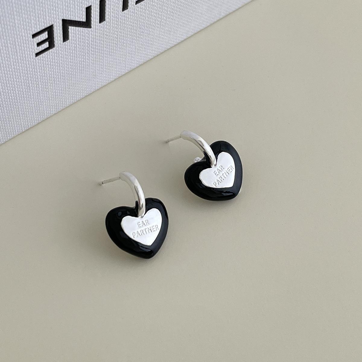 

925 silver needle love stud earrings women s personality fashion sweet and cool style earrings niche high-end autumn new earrings 925 silver needle