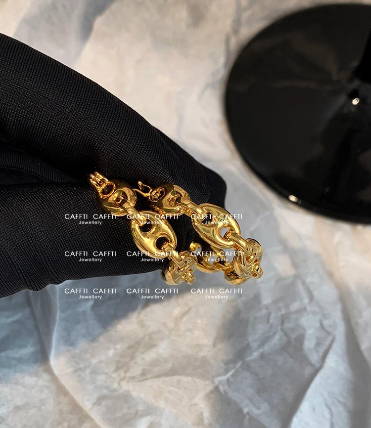 European-American Metal Style Pig Nose Chain Earrings: Women's Fashion, Versatile, Light Luxury, High-Quality Jewelry.