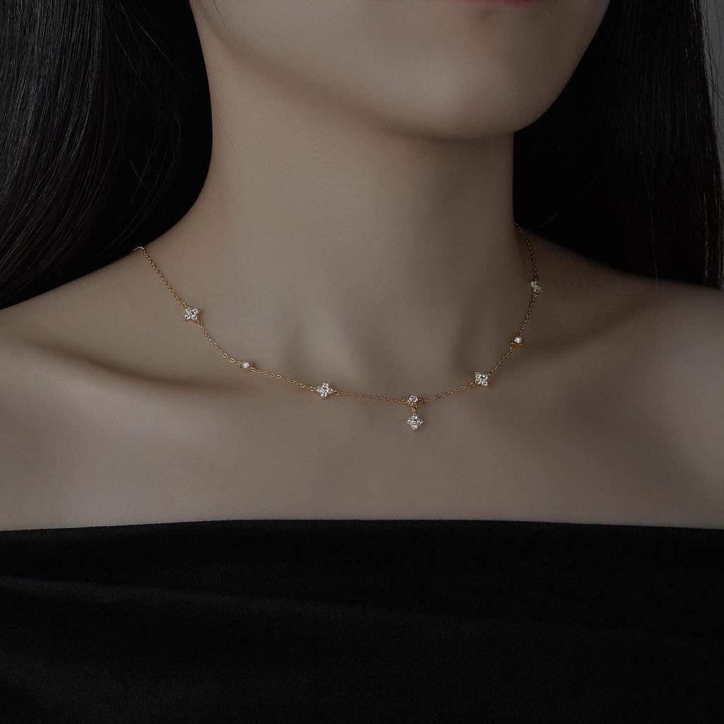 Elegant Four-Leaf Clover Starry Sky Necklace: High-End Light Luxury Jewelry for Women