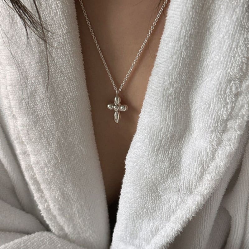 ANDEZVOUS CROSS NECKLACE