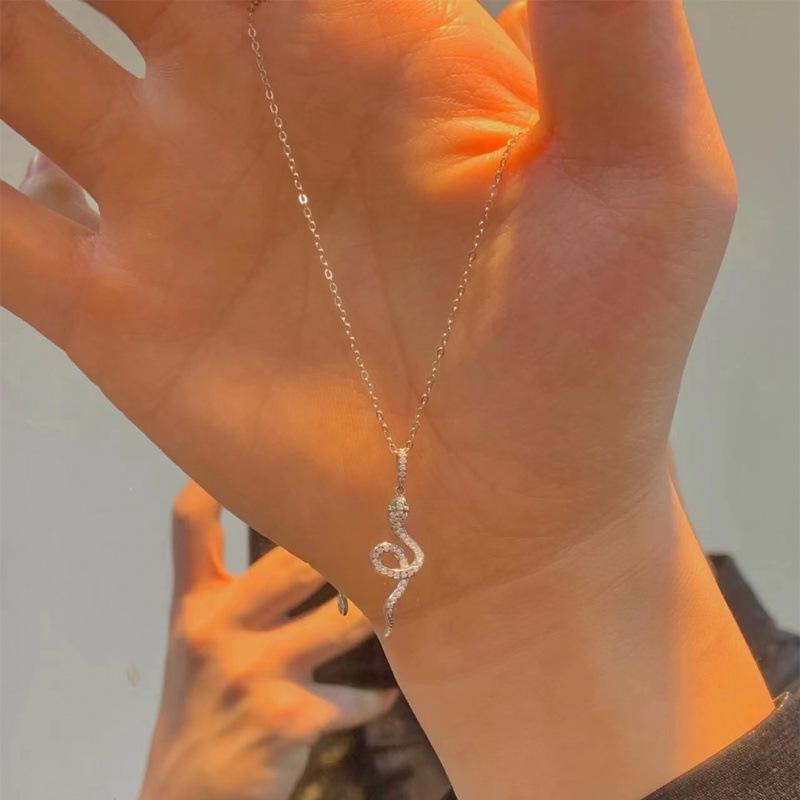 Luxury Snake Necklace for Women: Trendy, Versatile, and Stylish Clavicle Chain with Unique Snake Design