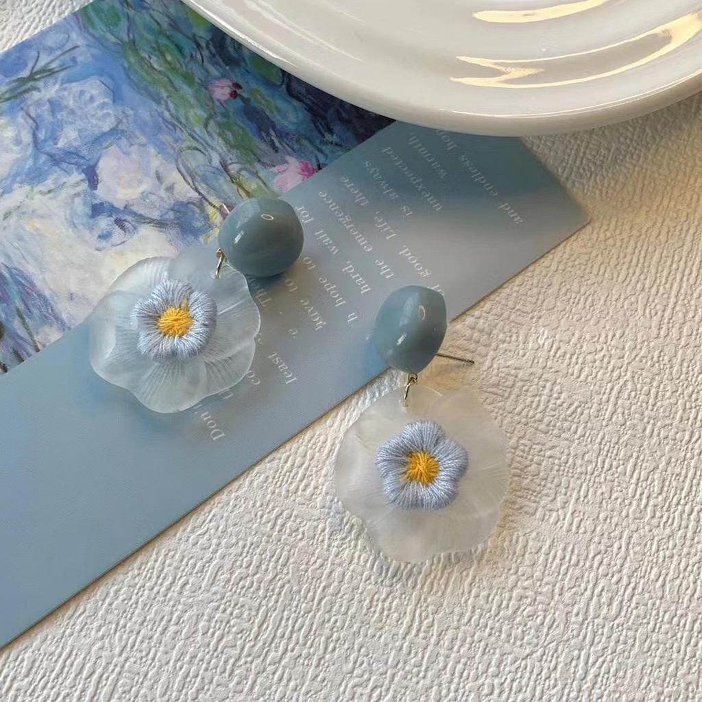 Miękkie Fufu Mlecznoniebieskie i Fioletowe Żywiczne Kolczyki z Kwiatami: Ręcznie robiony, Oryginalny Francuski Styl Retro Malarstwa Olejnego