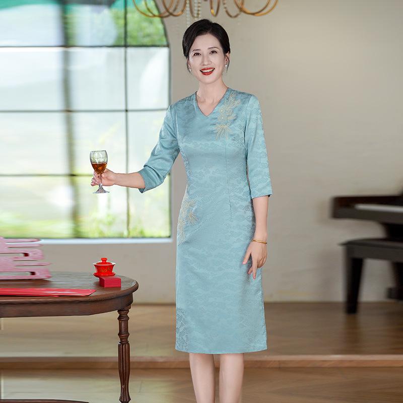 Blue Xi Po Po Chinese-Style Embroidered Wedding Outfit for Mother - Petite V-Neck Cheongsam Dress