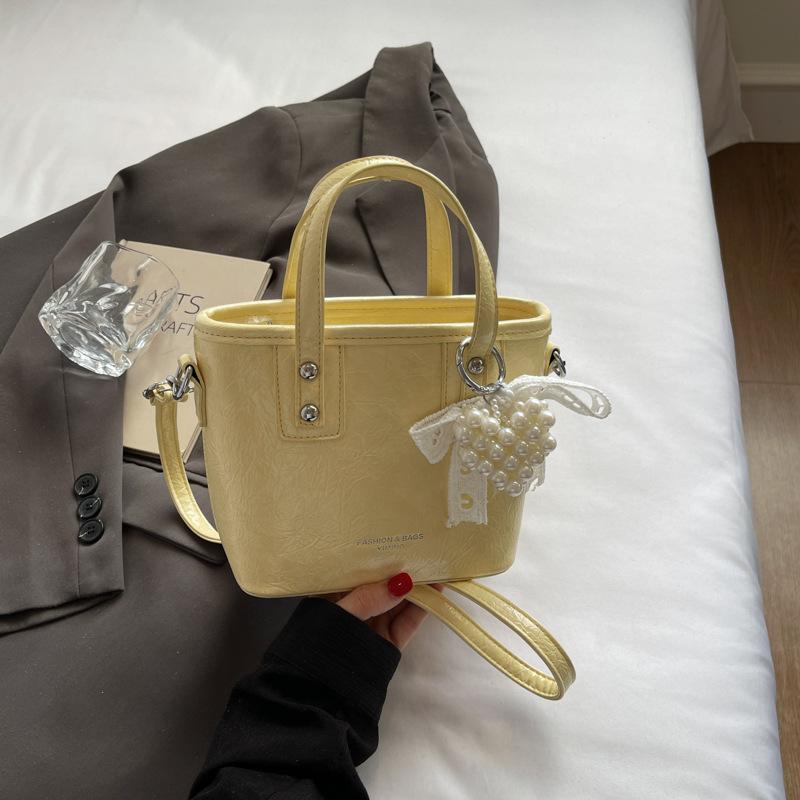 Fashion Texture Casual Fashionable Bucket Bag Spring New Niche Fashion Women's Shoulder Messenger Bag