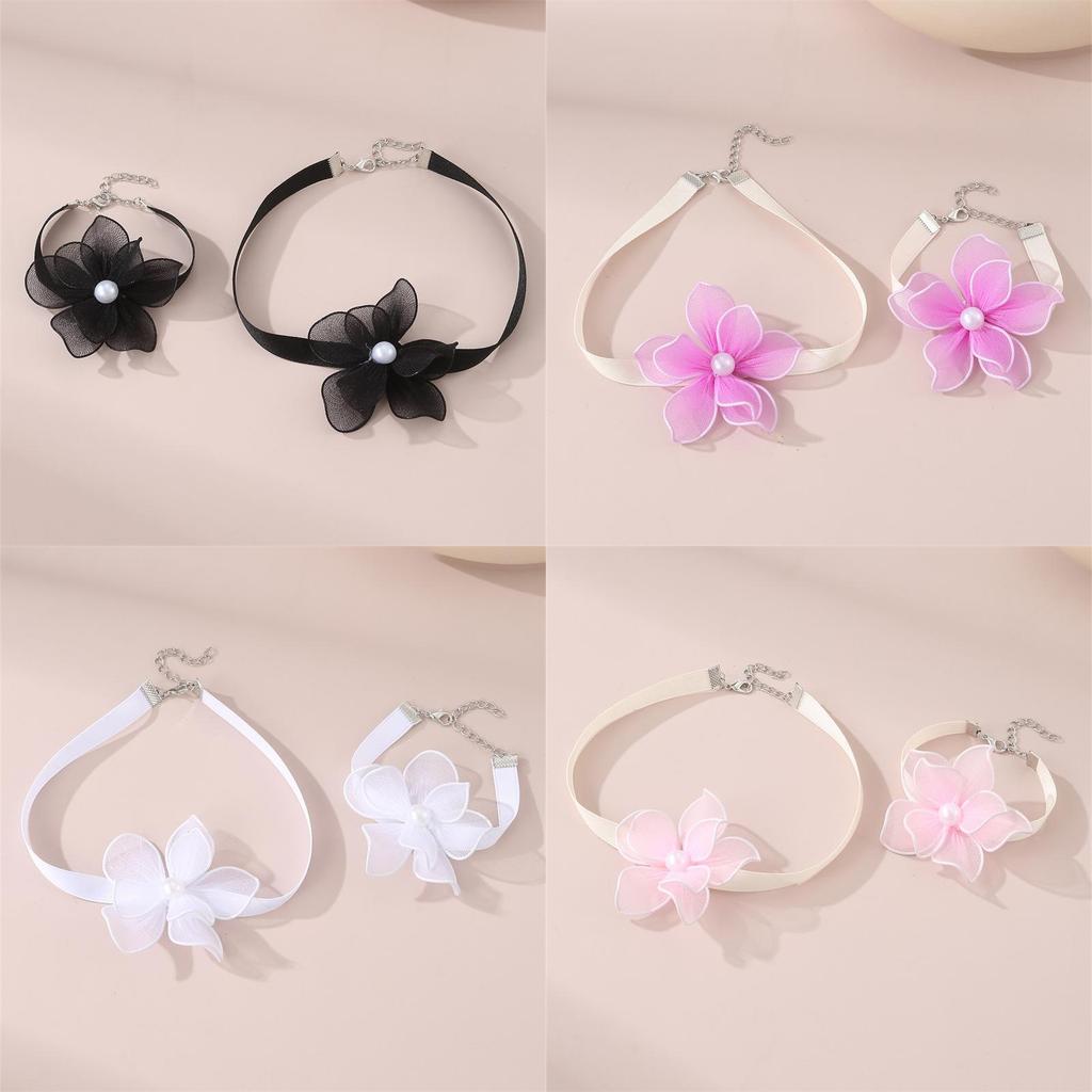 Collier Fleur en Forme de Cœur avec Matière en Maille et Chaîne Classique pour Style Féminin
