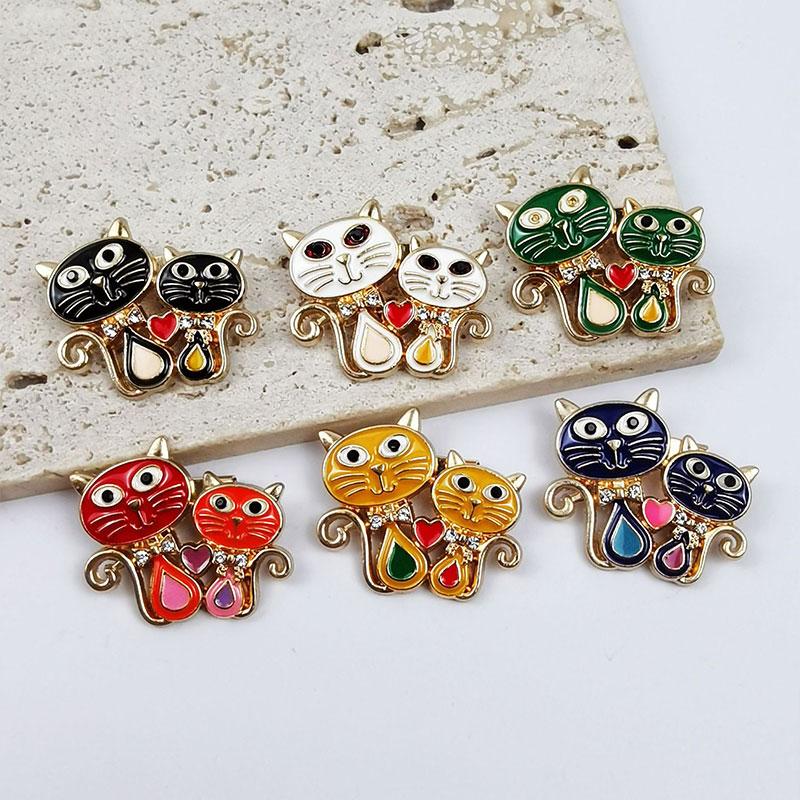 1PC Cat Brooch Cartoon Two Cats Cute Zinc Alloy Versatile Pin Buckle Clothing Accessories Diamond Inlaid