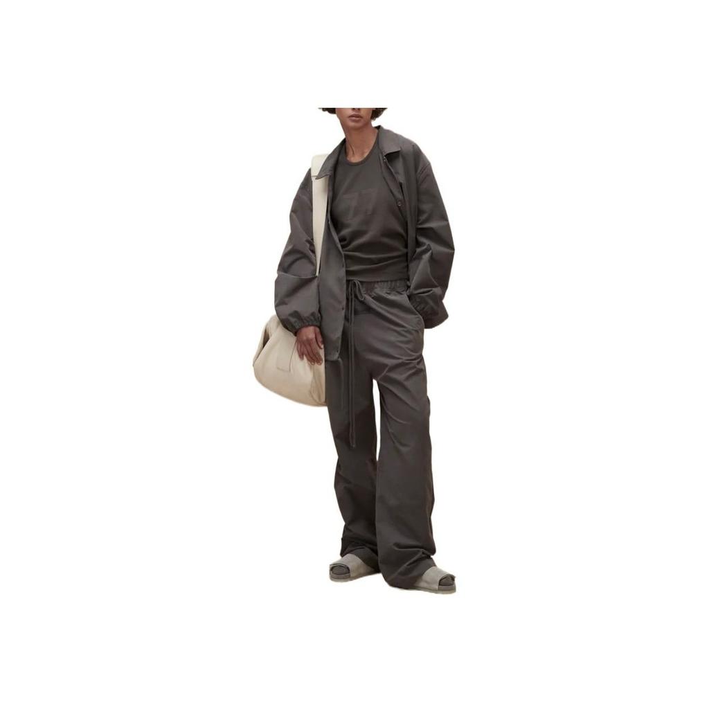 Fear of God Essentials FW22 CD2 Kurtka Trenera Z Logo w Jednolitym Kolorze i Wiatroodpornym Kołnierzem Zapinanym na Guziki Odzież Wierzchnia Unisex Off-Black Szaro-Czarny FOG-FW22-709