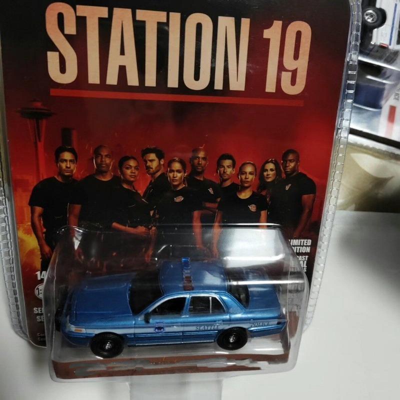 Green Light 1:64 Simulation Alloy Car Model Static Collection Display Piece Brand New with Packaging Birthday Gift for Boys