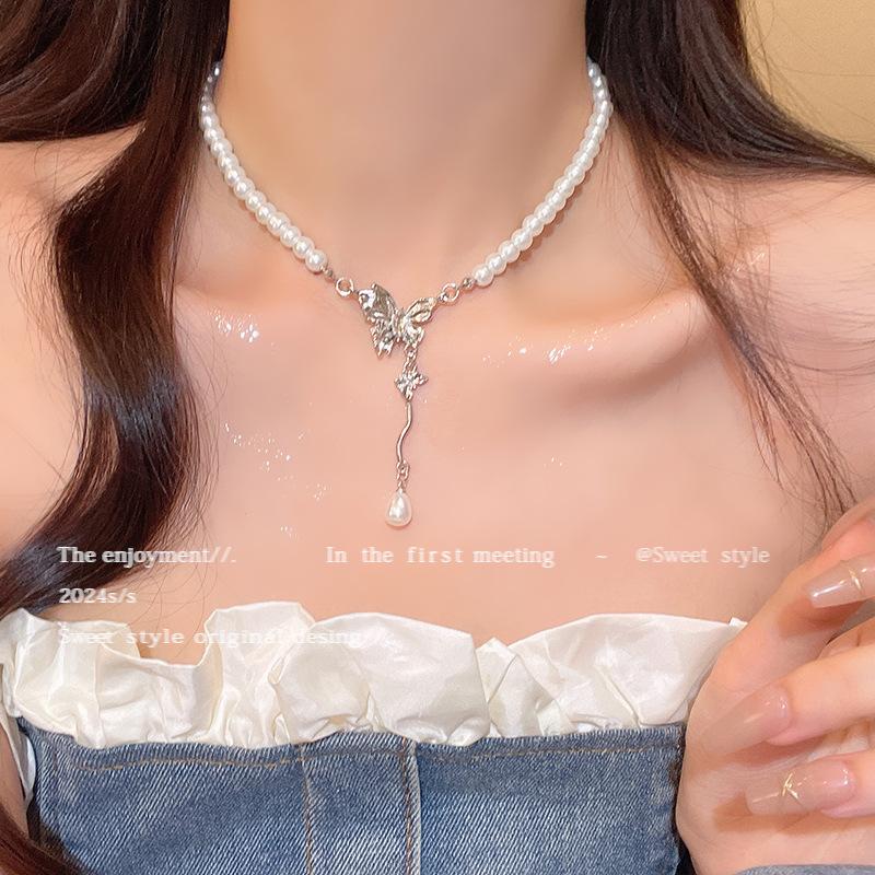 Three-dimensional Butterfly Fringed Pearl Necklace Female Sweet Cool Style Hot Girl Collarbone Chain Accessories