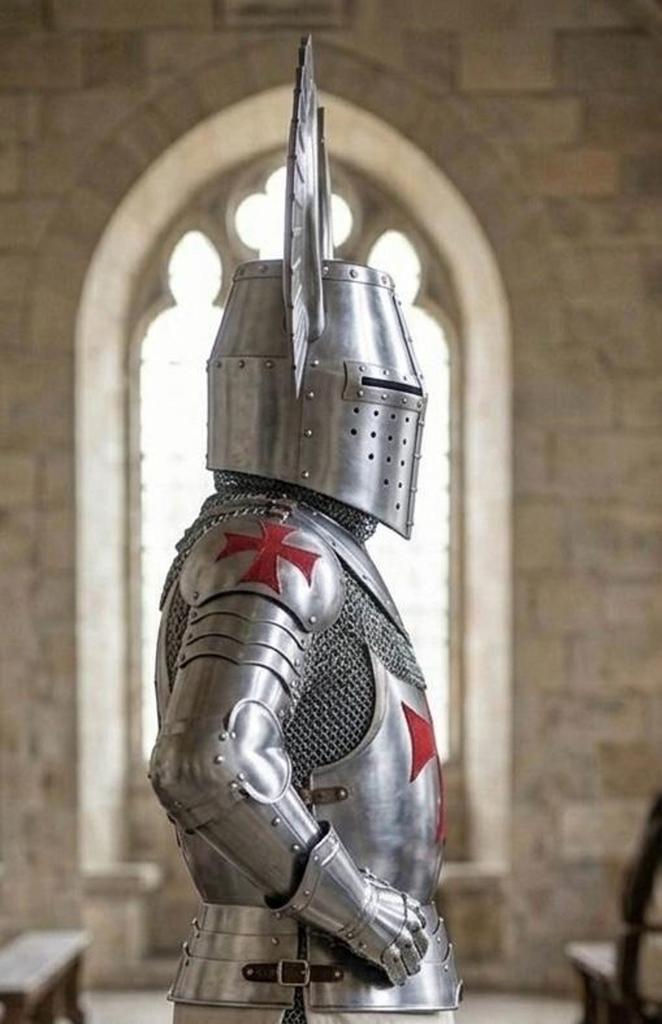 Wearable Templar Knight Costume Set with Viking Horned Helmet for Cosplay LARP Renaissance Fair