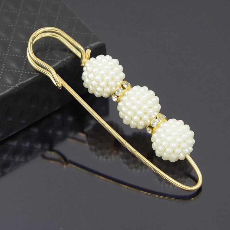 Korean-Style Frosted Pearl  Rhinestone Brooch for Women s Coats, Cardigans, Scarves, and Shawls
