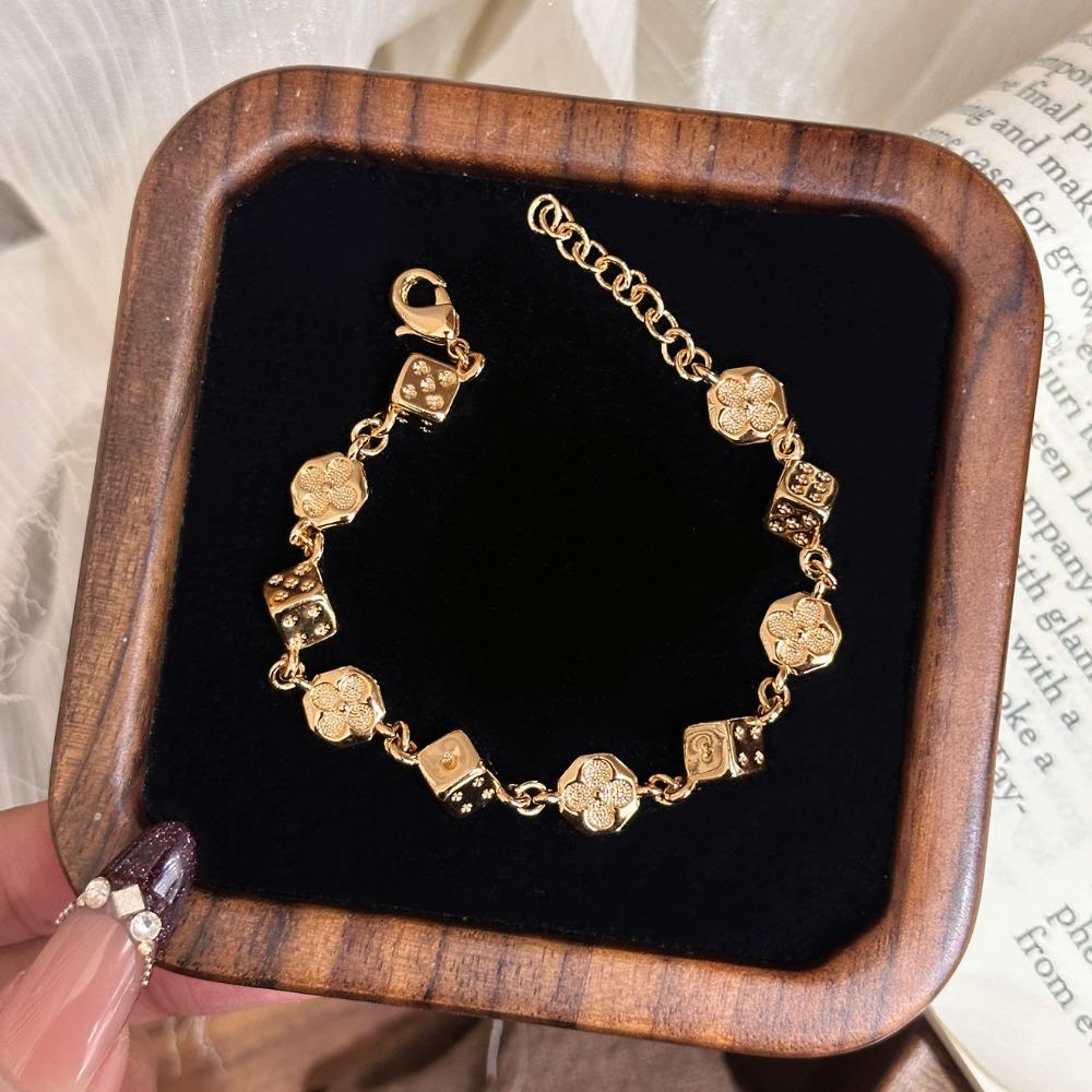 Retro Dice Four-Leaf Clover Trendy Bracelet for Women - Simple High-End and Exquisite