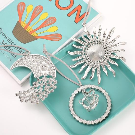 Rhinestone Vedhæng Sol Halvmåne Blomst Design Zinklegering Glitrende Bilinteriør Charme med Snor Auto Hængende Pynt