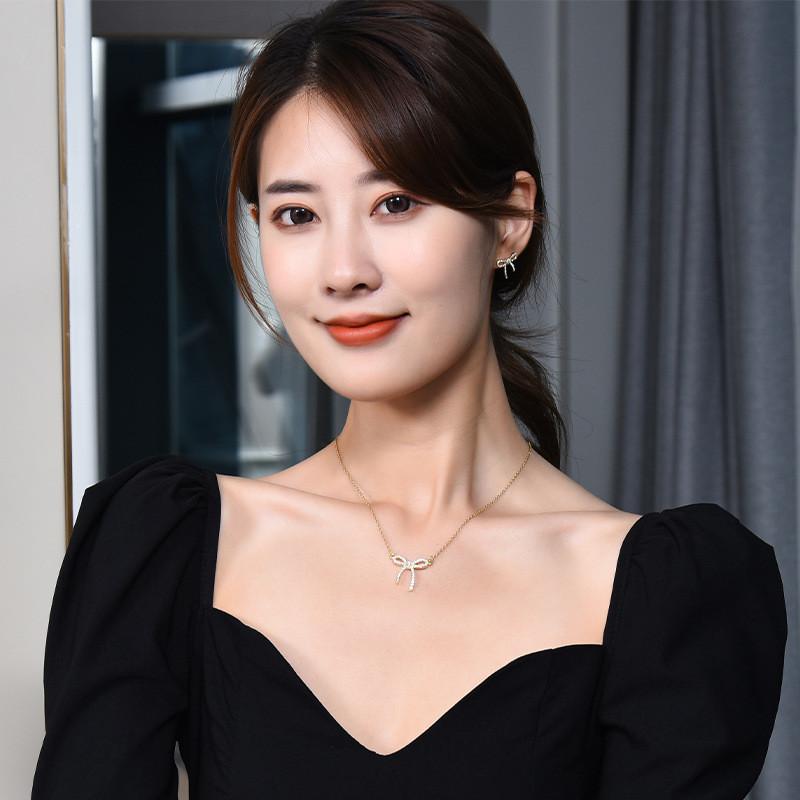 Chic Titanium Steel Bow Pendant Necklace For Women With Dazzling Diamond Inlay