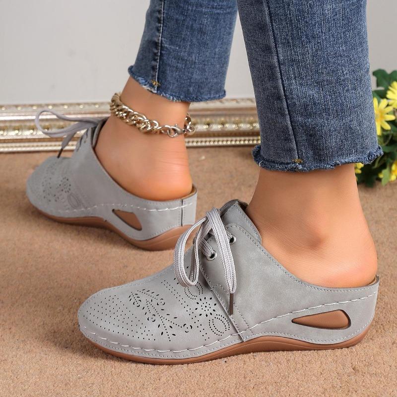 Pantofole con zeppa con tacco a zeppa delle nuove donne Modello con lacci Pantofole da donna con testa cava 43 Scarpe da donna di formato 2024 Nuovi sandali estivi