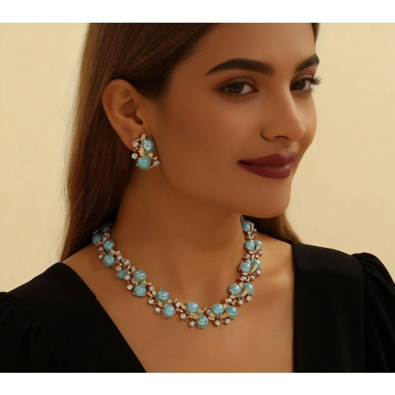 Shiny Jewelry Set - Exclusive High-end Necklaces with Luxurious Style.
