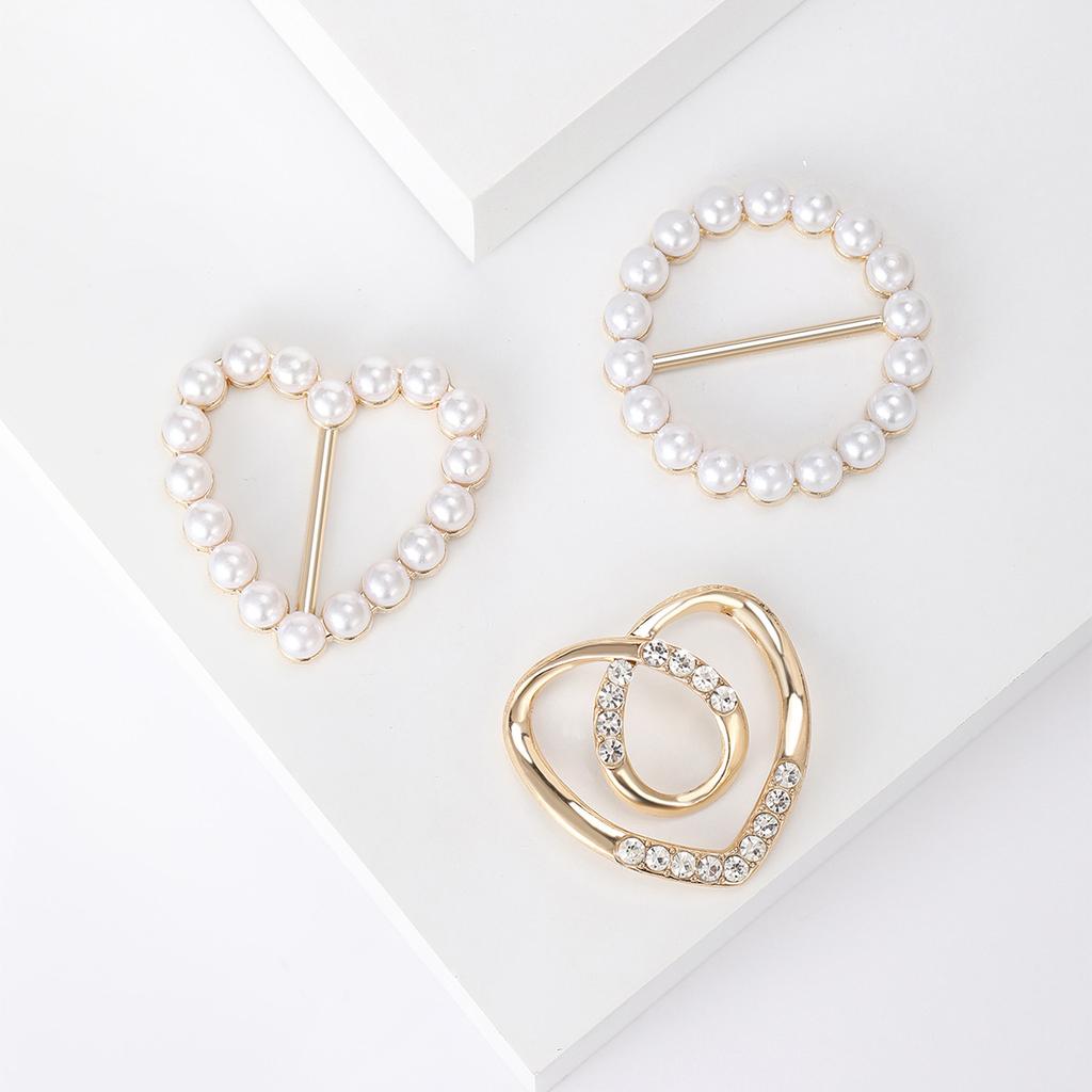 Simple Pearl Love Brooch High-End Delicate Pin Fashion Sweater Coat Shawl Corsage Set