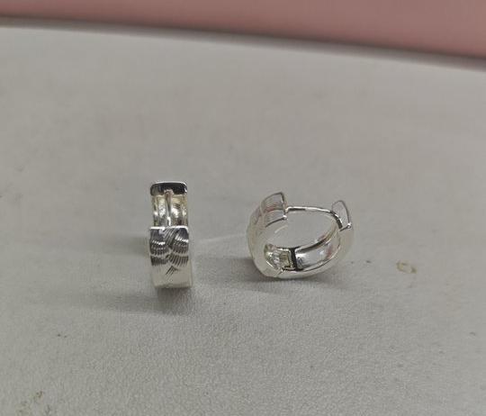 

Текстурированные гладкие круглые серьги нишевые универсальные высококлассные серьги-клипсы модные легкие роскошные темпераментные серьги женские