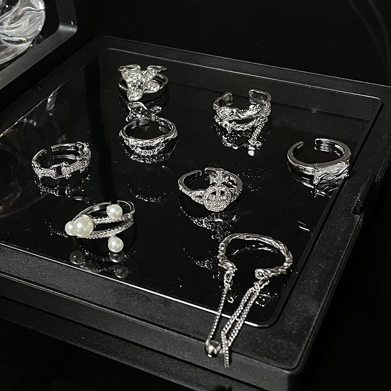 Niszowy Design Łańcuszek Premium Zimny Wiatr Francuski Składany Pełny Diament Cyrkon Osobowość Saturn Otwarty Pierścionek