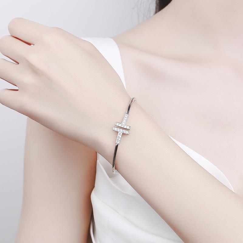 Diamond Studded Double T-armbånd for kvinner med minimalistisk temperament og åpne armbåndsmykker for kvinner