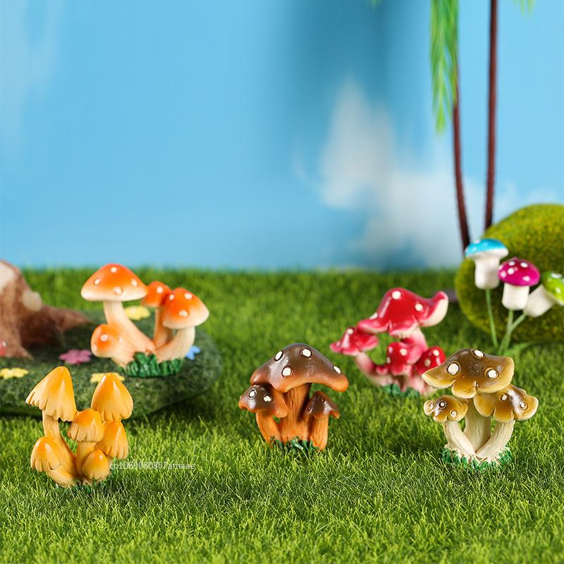 Mini Resin Mushroom Shaped Figure Ornament Home Decor Statue Waterproof Miniature Gift for Bonsai Dollhouse Fairy Garden Lawn