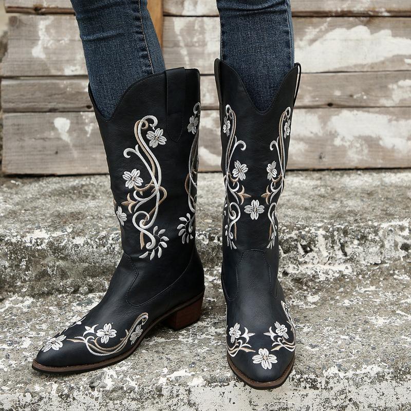 

Autumn and winter new pointed flower tall knight boots flat boots women s large size embroidered leather boots 35 чёрный
