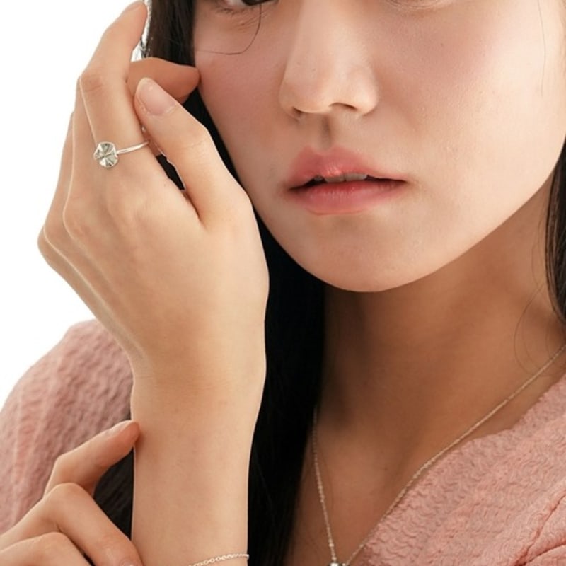 BELLOOGGI Circle wave ring