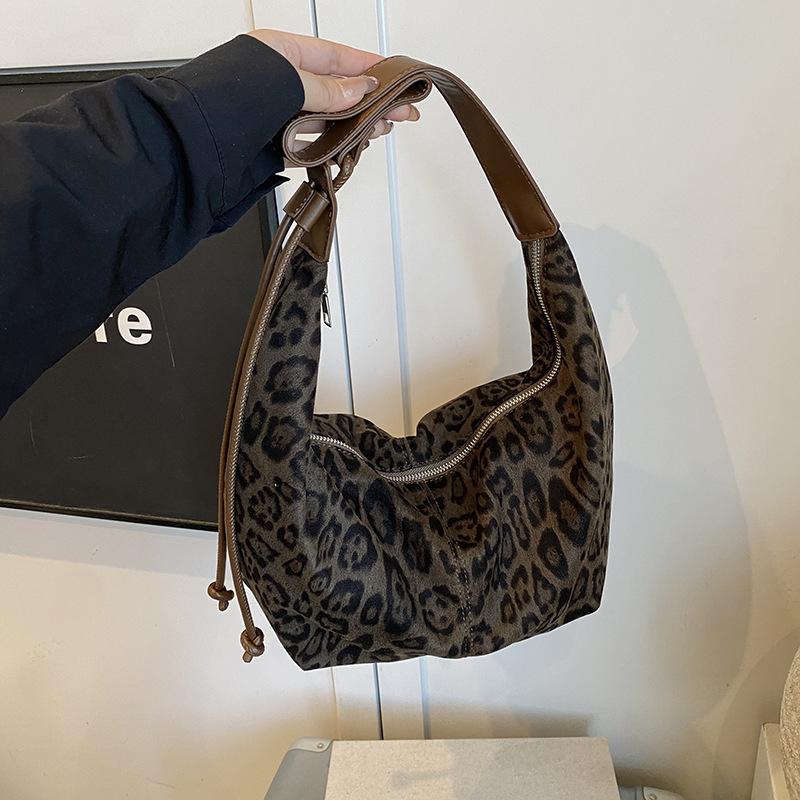 Casual commuting 2025 new tote bag autumn suede large capacity Internet celebrity explosion fashion shoulder messenger bag