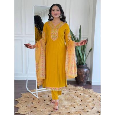 Damen BSY Viskose Bestickter Gerader Kurta mit BSY Viskose Hose und Taby Bedruckter Dupatta Sets