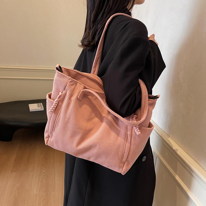 Small Fresh Bag Women's Large Capacity 2025 New Autumn and Winter Casual Shoulder Messenger Bag Fashion Sense Commuter Tote Bag