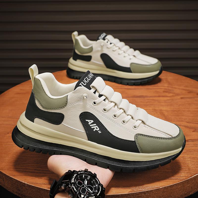 Men's Retro Casual Leather Running Shoes - Lightweight and Soft Sole for Autumn and Winter.