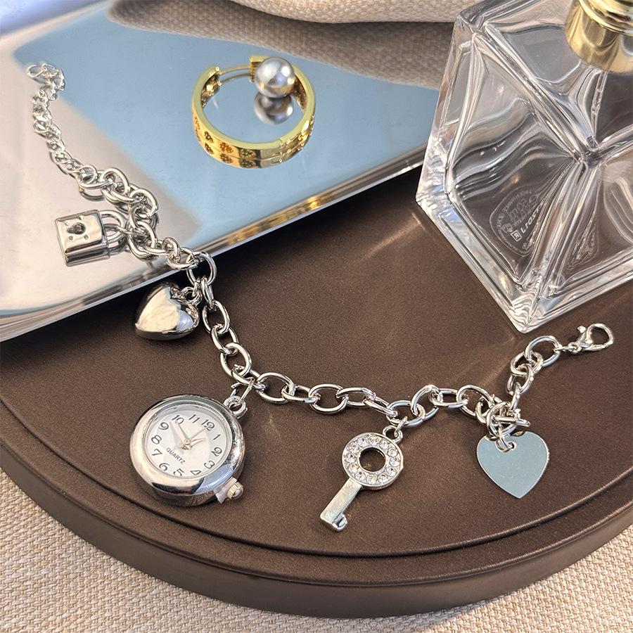 Personalized Full Diamond Peach Heart Gold and Silver Bracelet Watch Female Diamond Design Bracelet Quartz Watch