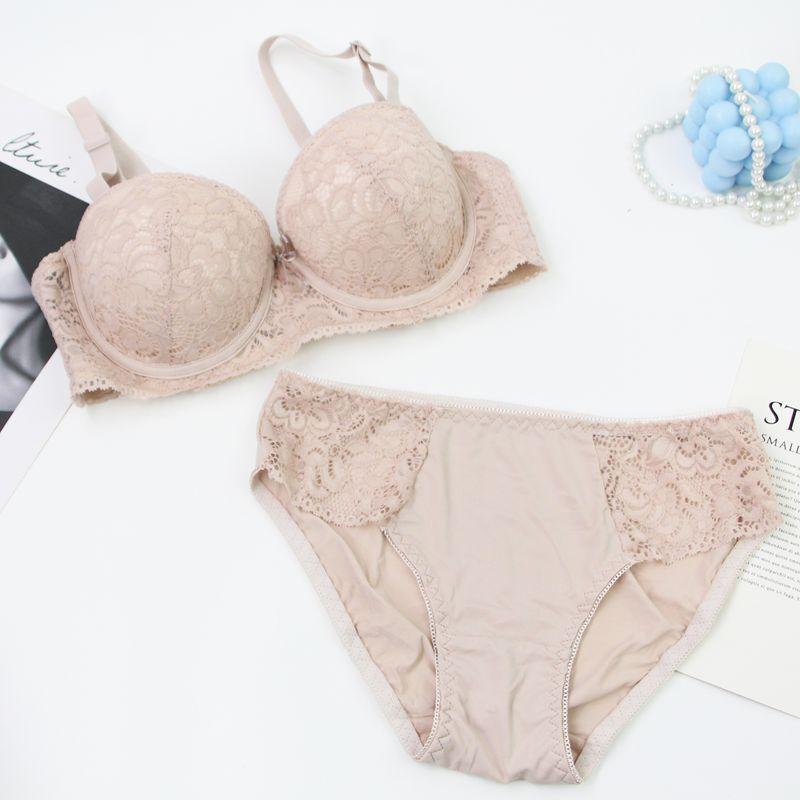 Sexy Stylish Lace Bra and Panty Set Featuring Underwire Push-up Support and Lightweight Skin-friendly Fabric