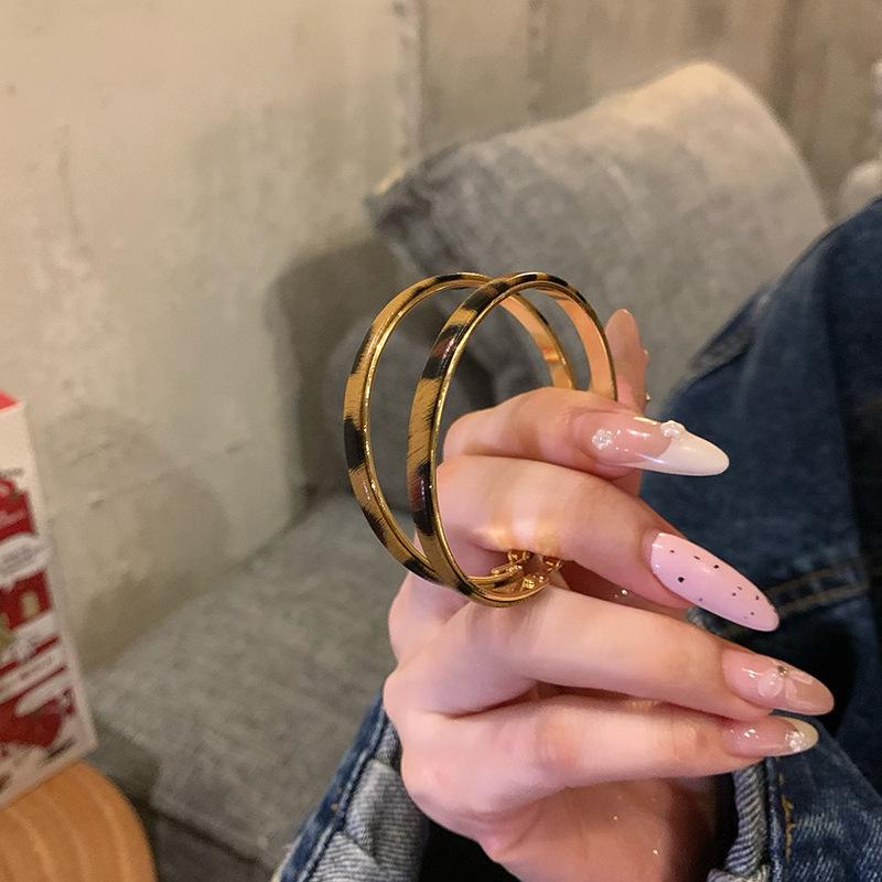 2025 Trendy Large Earrings: Simple, Cool, Versatile - Perfect for Round Faces