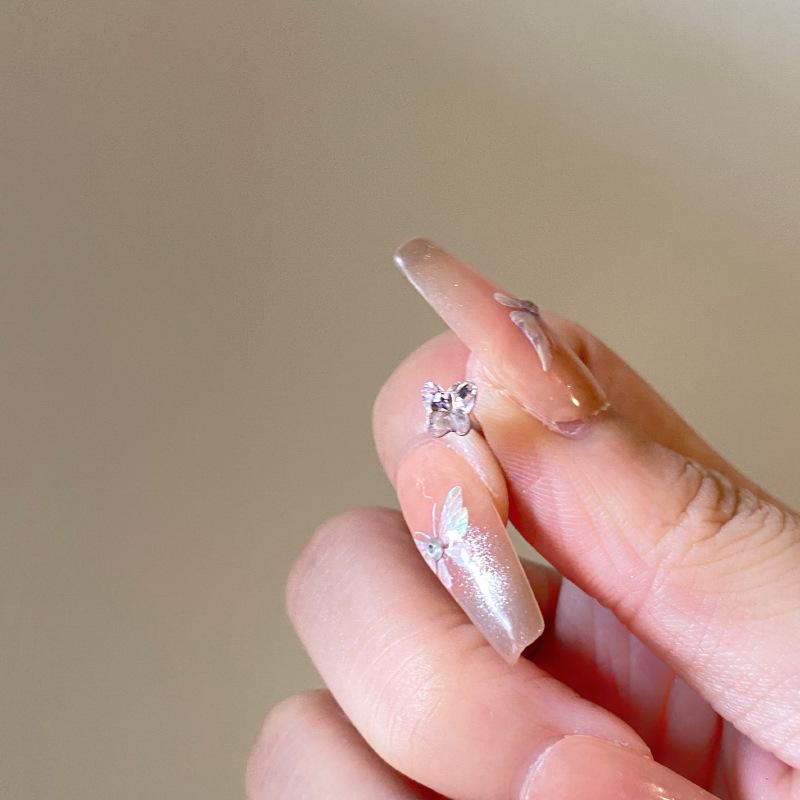 Color Butterfly Love Crystal Earbone Stud Women'S Mini Is Small And Exquisite And Versatile, No Need To Take Off Earrings And Earrings When Sleeping.