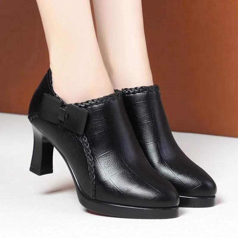 Scarpe con Tacco Alto a Blocco Comode a Bocca Profonda 7cm 9cm con Pelliccia Autunno Inverno 2025 Eleganti Décolleté con Plateau con Fiocco Donna per Ufficio Mamma