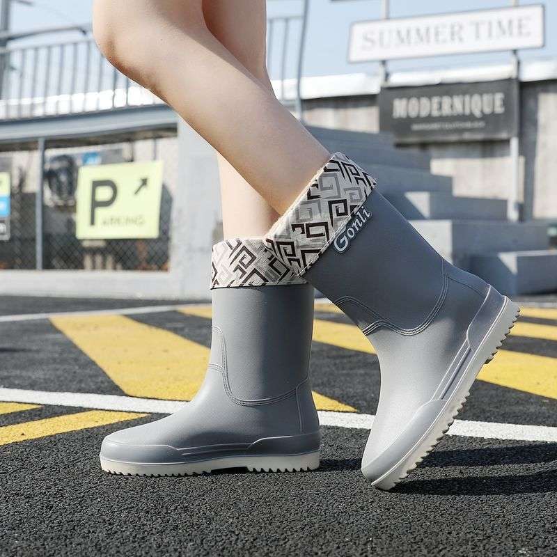 2025 New Rain Shoes Women's Fashion Wear Non-slip Foreign Style Medium and High Tube Water Shoes Adult Soft-soled Long Rain Boots