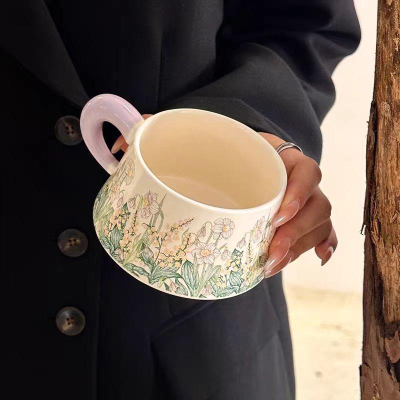 Retro Keramiktasse und Untertasse, Kaffeetassen- und Untertassenset wie Ölgemälde mit Kreppmyrtenblüten, Nachmittagstee, Latte-Becher, Geschenkbox.