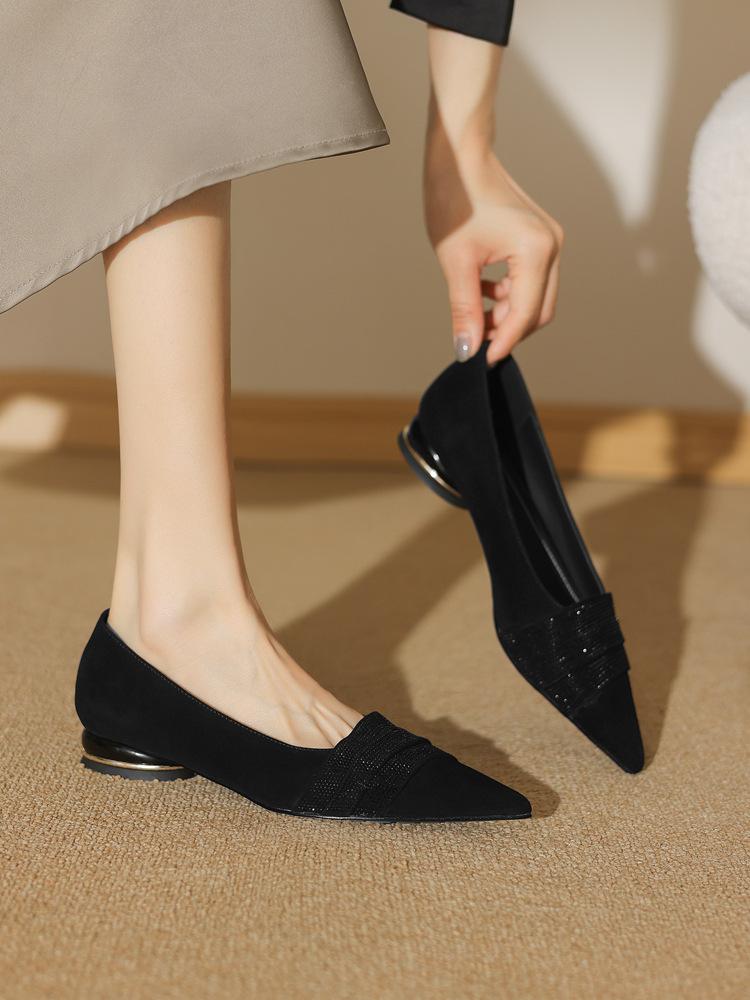 

Single shoes in the autumn of 2025, new pointed low-heeled soft-soled comfortable and versatile, fashionable and not tired of feet, advanced rhinest 40
