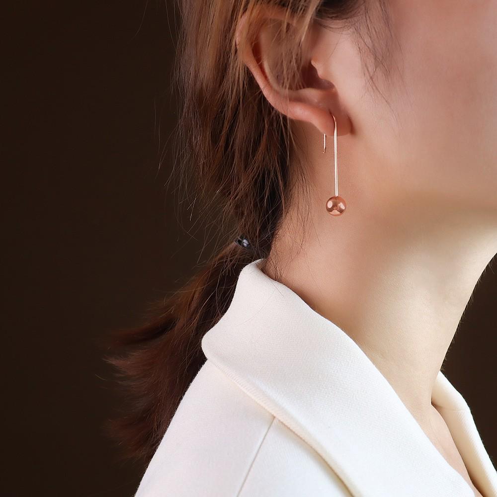Boucles d'oreilles pendantes minimalistes européennes et américaines polyvalentes en forme de goutte d'eau pour femmes