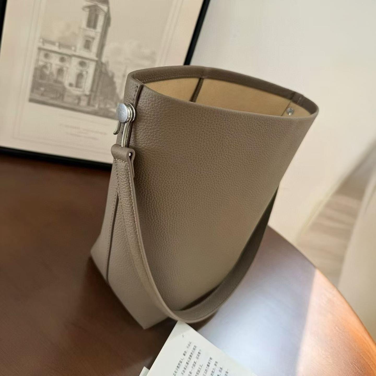 

Mendy Bucket Bag Large Women s Single Shoulder Bag Commuter Bag Big Size Trendy Handbag Genuine Leather High End Tote Bag